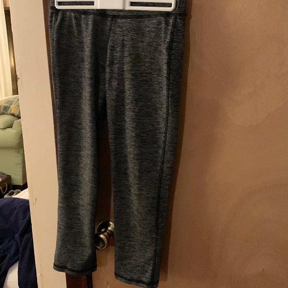 Old Navy Active cropped work out pants